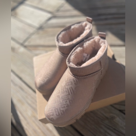 Ugg classic ultra mini boot monogram - Picture 8 of 9